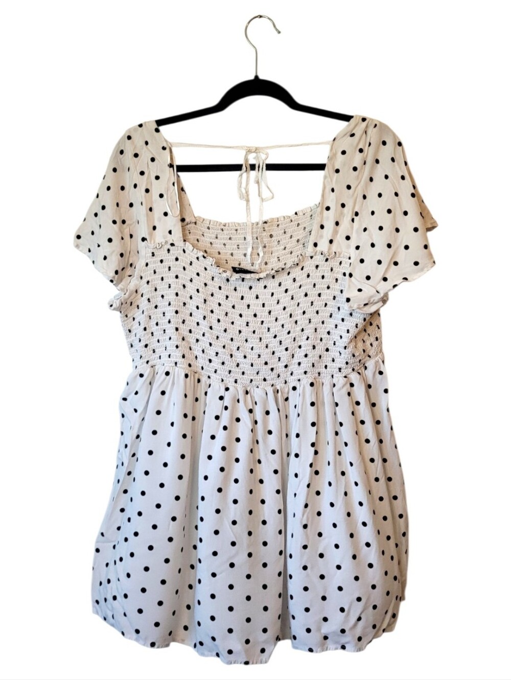 Torrid Smocked Polka Dot Black & White Short Sleeve Top Size 4/4X - Picture 2 of 6